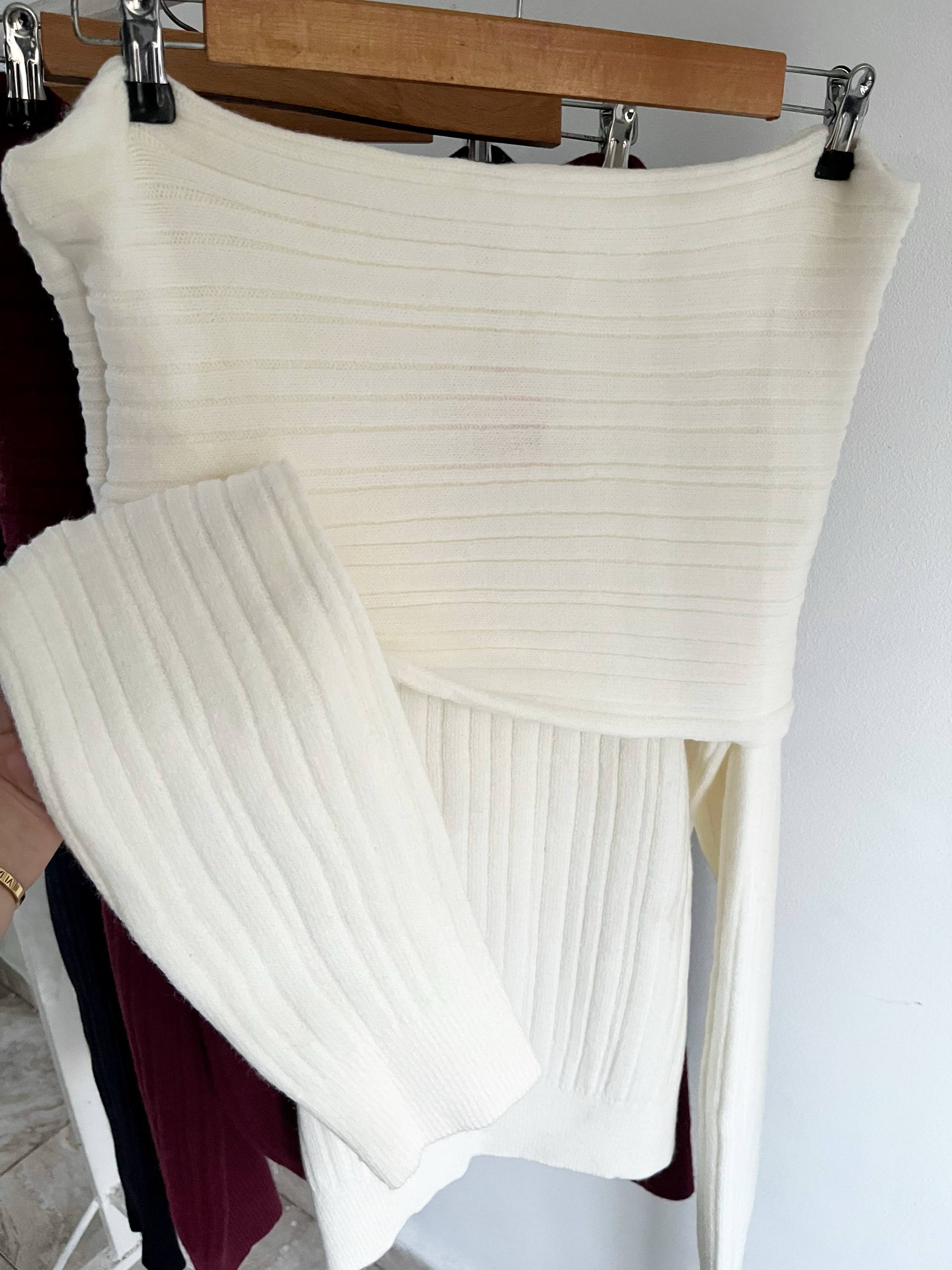 OFF SHOULDER LONG SWEATER